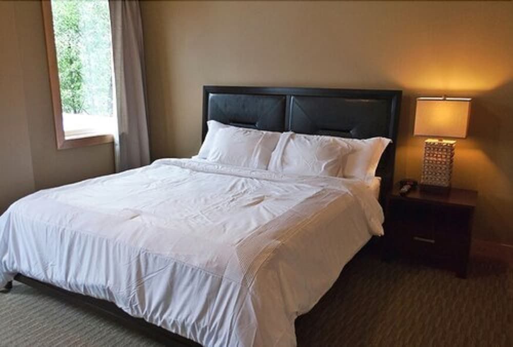 Sitka Hotel and Restaurant Exclusive Penthouse, 1 King Bed, Ocean View 3