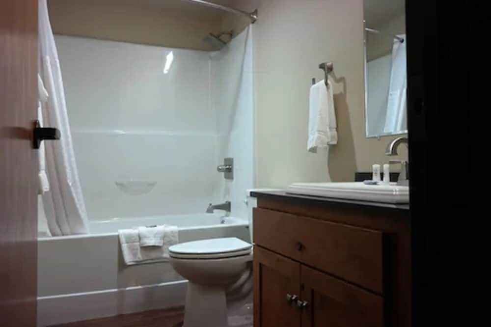 Sitka Hotel and Restaurant Standard Double Room, 2 Queen Beds, Mountain View, Mountainside 6