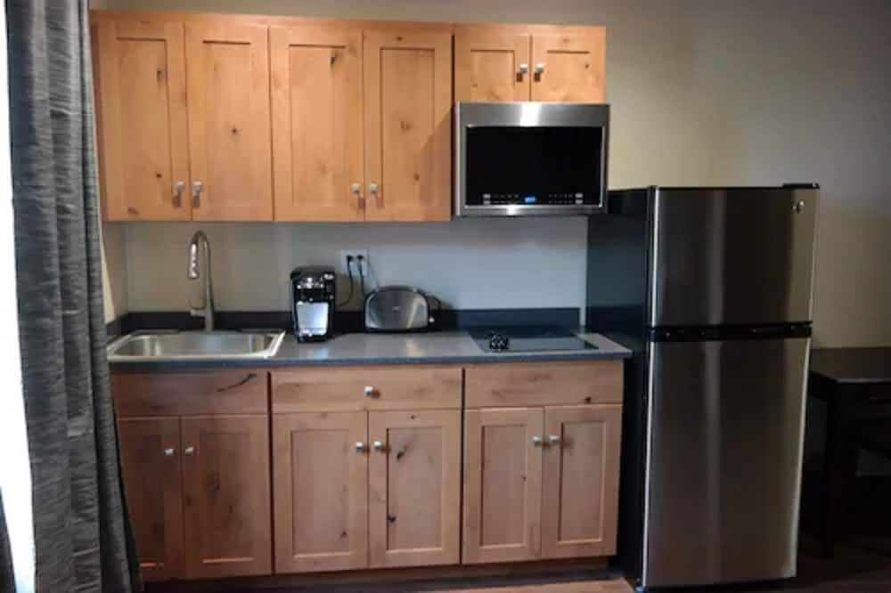 Sitka Hotel and Restaurant Exclusive Penthouse, 1 King Bed, Ocean View 4