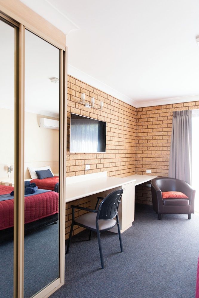 Fountain View Motel Standard Twin Room 8