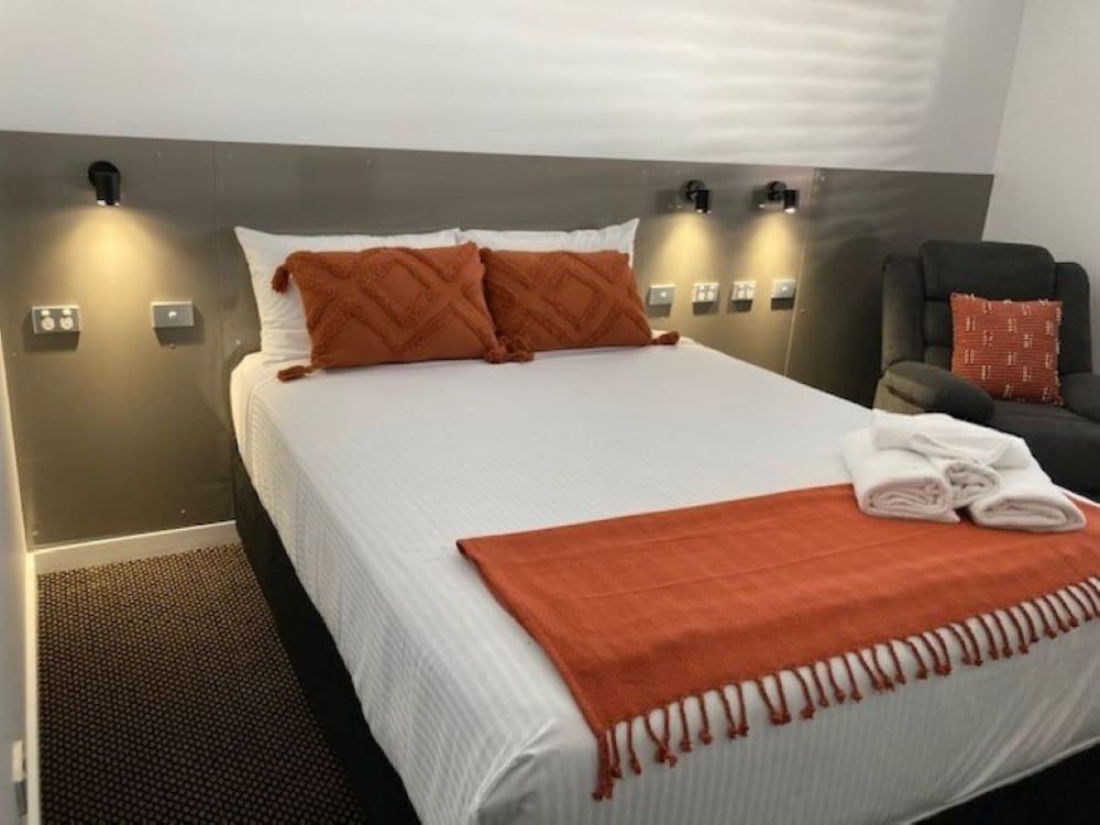 Fountain View Motel Deluxe Double Room