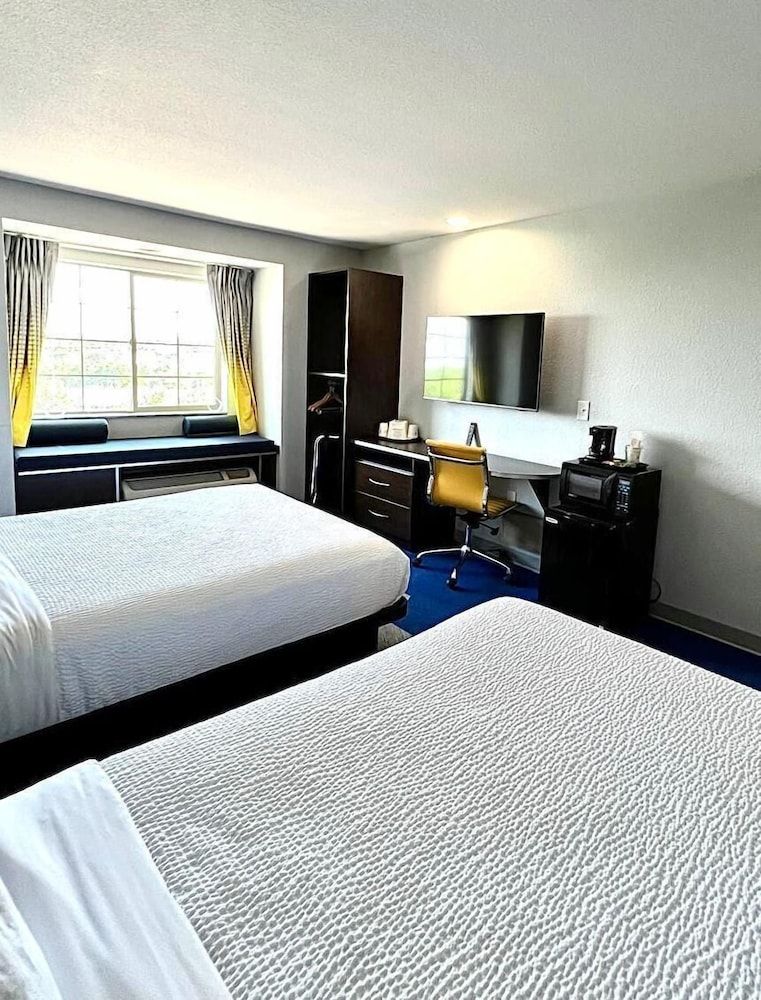 Room, 2 Queen Beds, Accessible, Non Smoking (Mobility/Hearing, Tub w/Grab Bars)