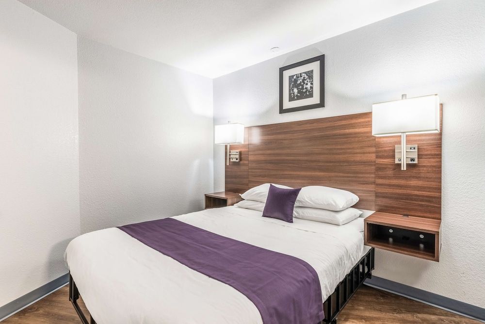 Americas Best Value Inn Searcy Deluxe Room, 1 Queen Bed, Non Smoking 4