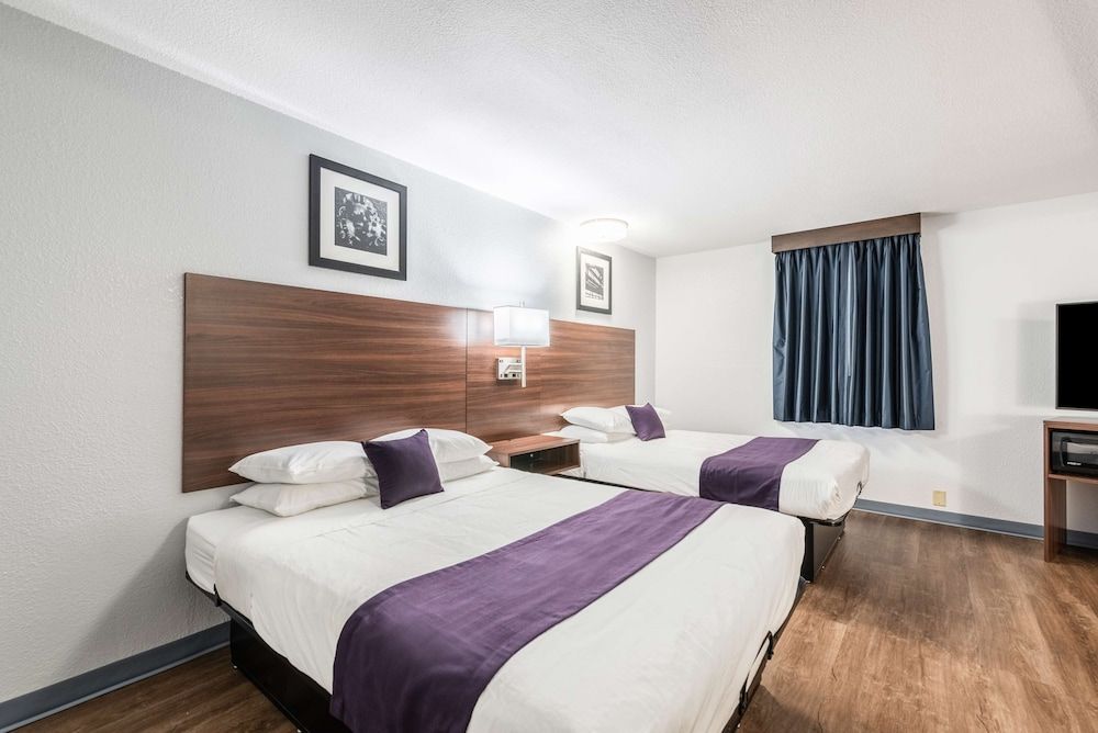 Americas Best Value Inn Searcy Deluxe Room, 2 Queen Beds, Non Smoking 2