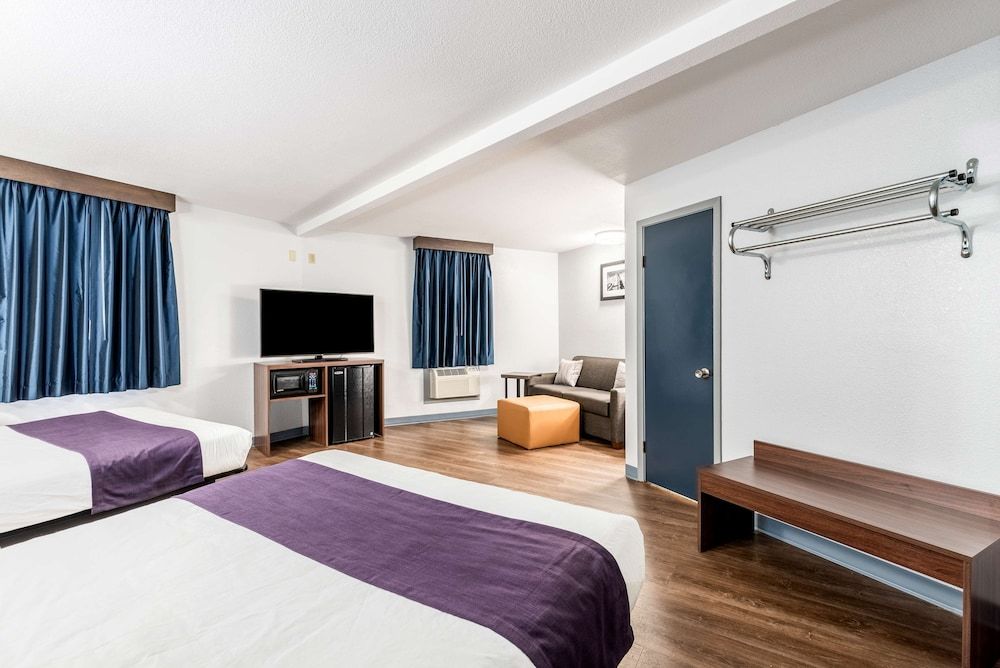 Americas Best Value Inn Searcy Deluxe Room, 2 Queen Beds, Non Smoking 3