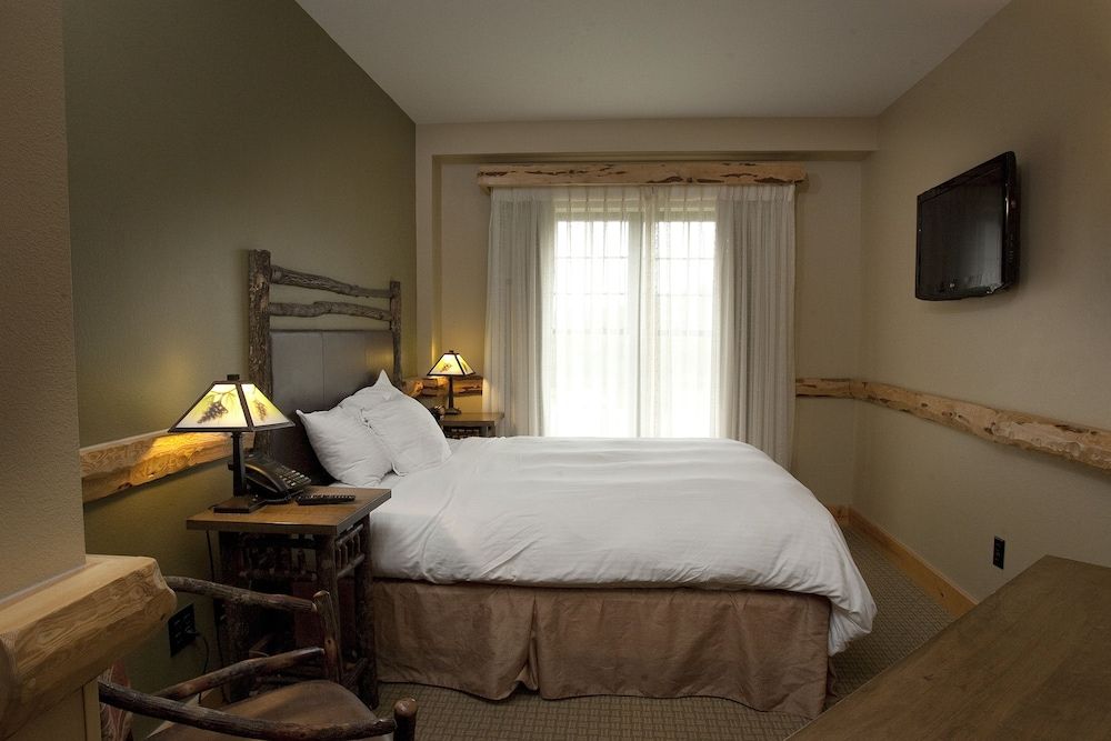 Hope Lake Lodge & Indoor Waterpark Loon Hollow Suite - Waterpark Access Additional