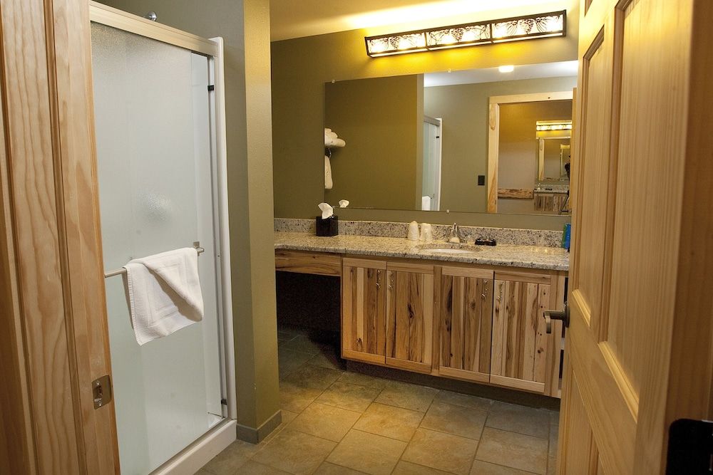 Hope Lake Lodge & Indoor Waterpark Highfalls Suite (Waterpark Access Additional) 3