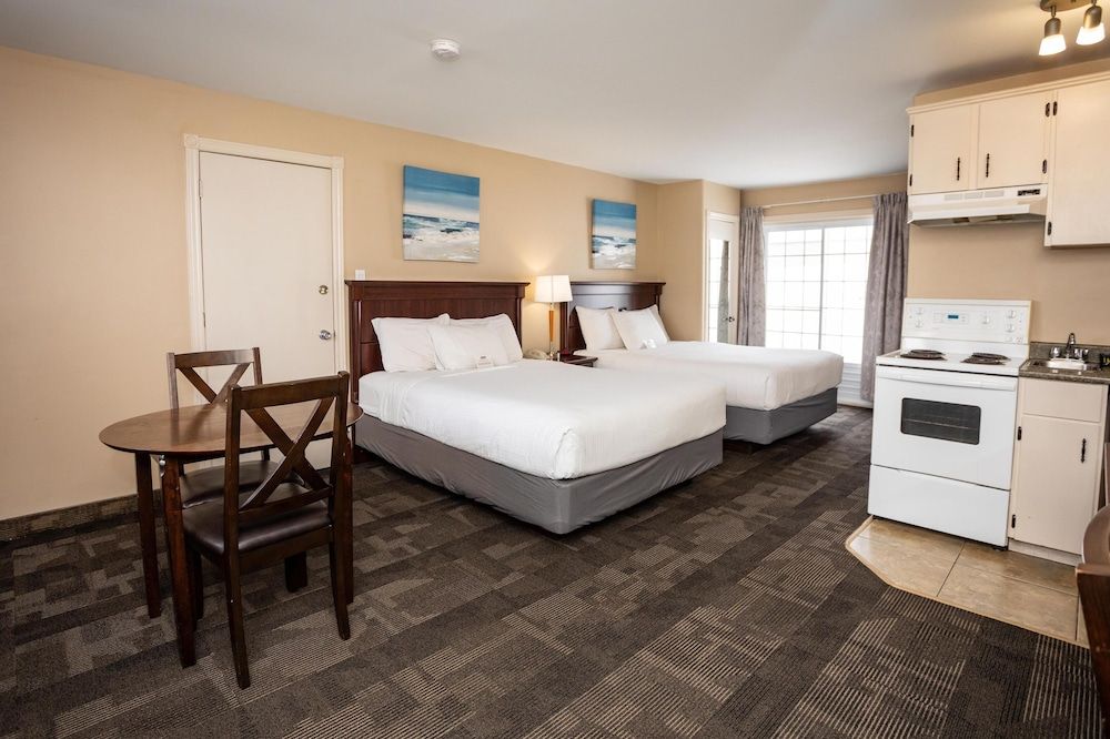 Canadas Best Value Inn & Suites Charlottetown Room, 2 Queen Beds, Non Smoking, Kitchenette 4