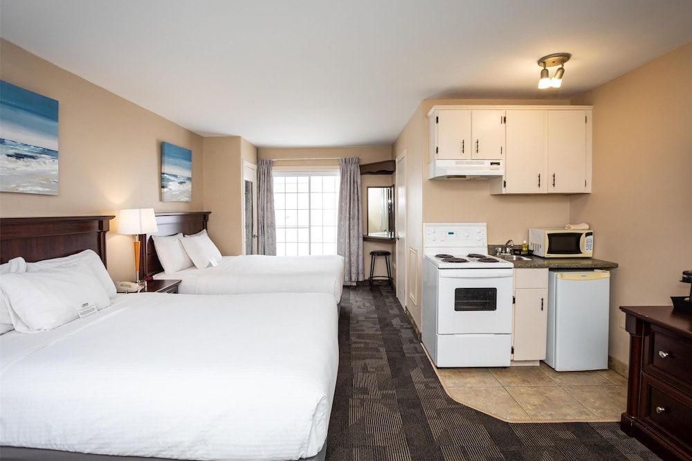 Canadas Best Value Inn & Suites Charlottetown Room, 2 Queen Beds, Non Smoking, Kitchenette 3