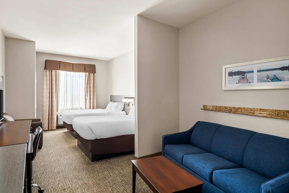 Suite, 2 Queen Beds, Non Smoking