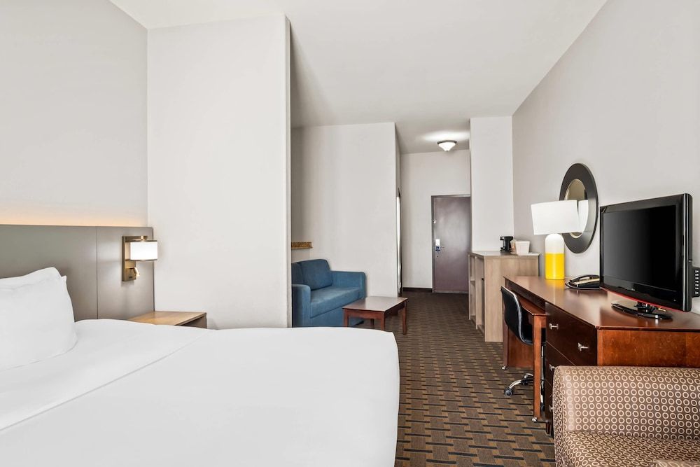 Suite, 1 King Bed, Non Smoking
