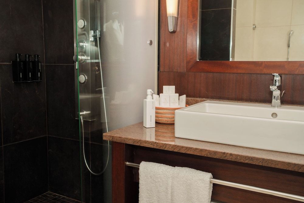 Terrou-Bi Resort Business Suite 4