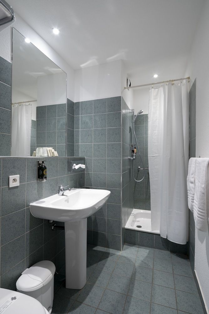 Excelsior Double or Twin Room, City View 3