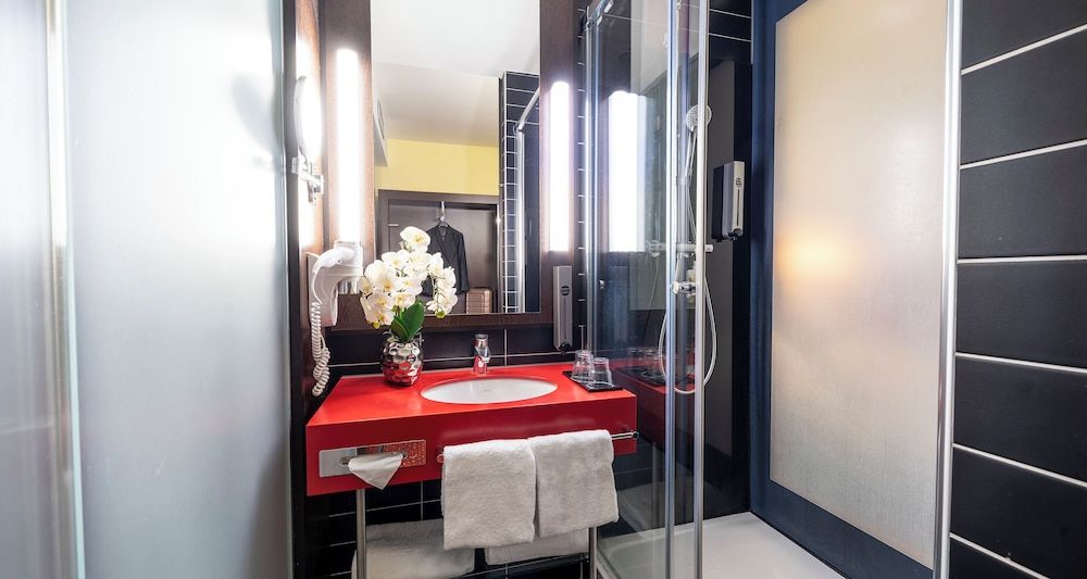 PLAZA Premium Salzburg Standard Double Room 4