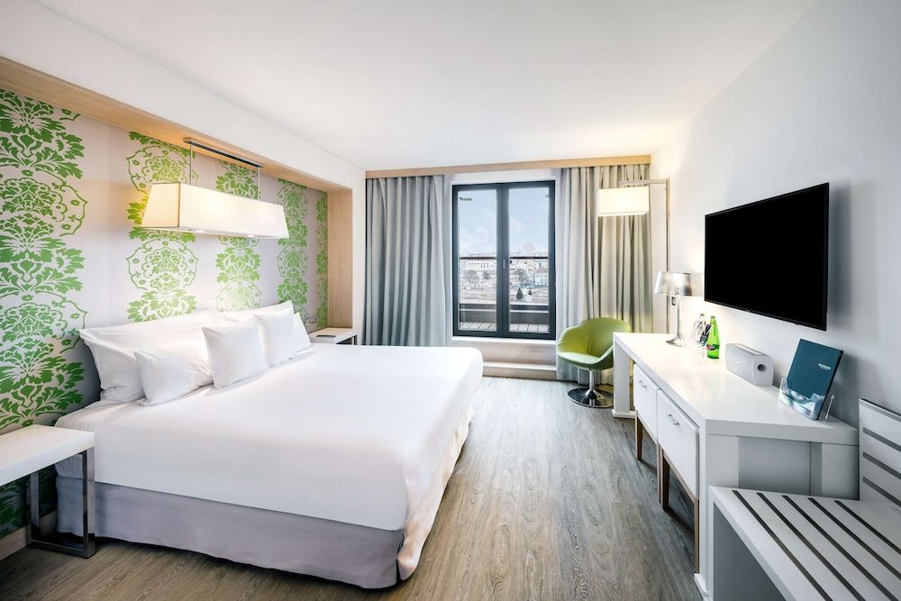 undefined Occidental Praha Five 2