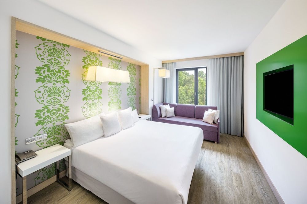 undefined Occidental Praha Five 8