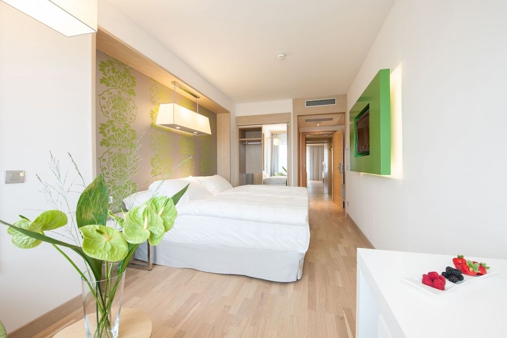 undefined Occidental Praha Five