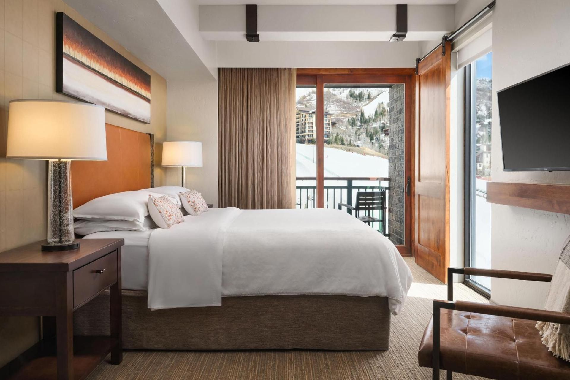 Two-Bedroom Villa with Balcony and Mountain View