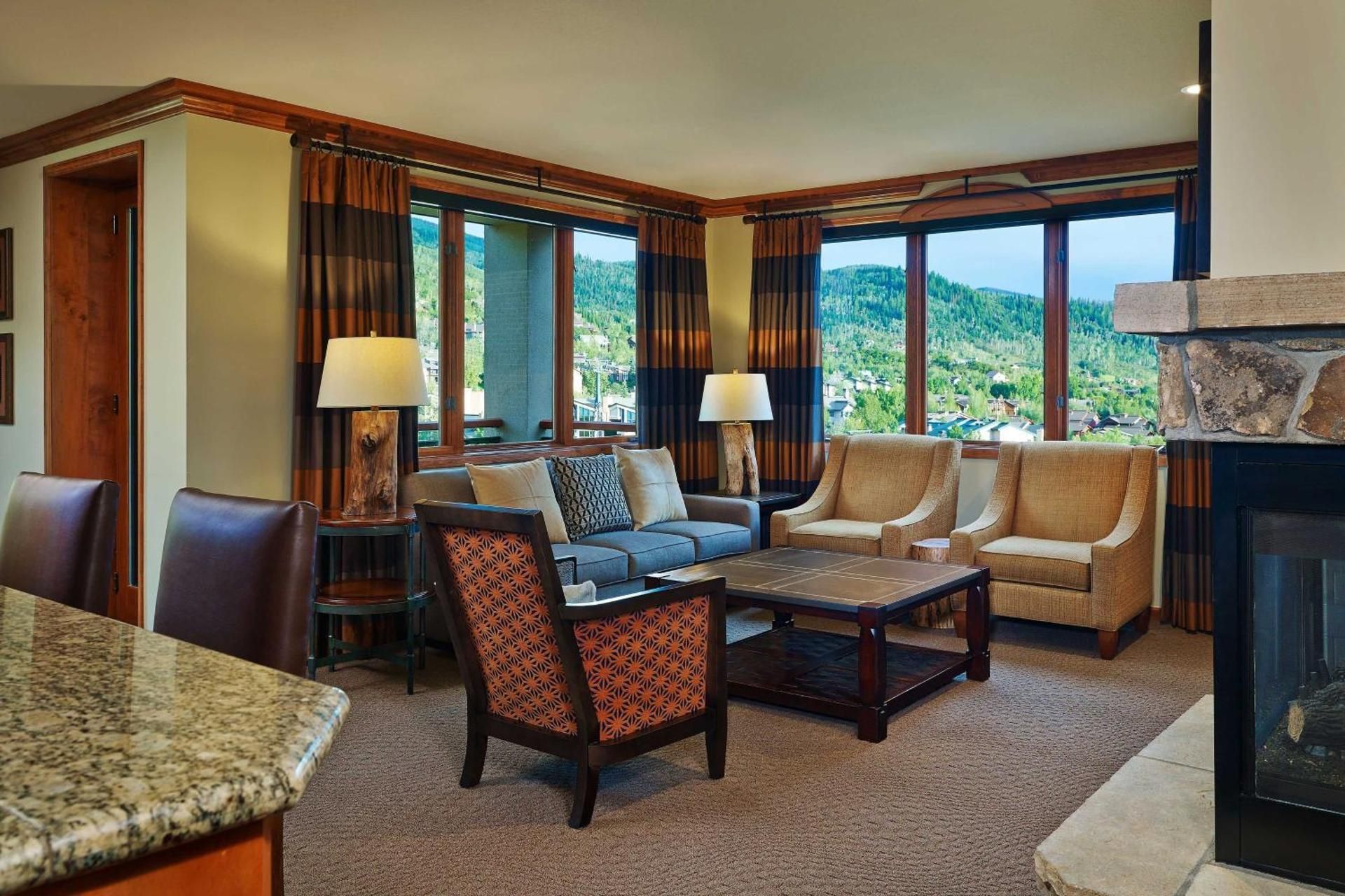 3 Bedroom Villa, Bedroom 1: 1 King, Bedroom 2: 1 Queen, Bedroom 3: 1 Queen, Mountain View