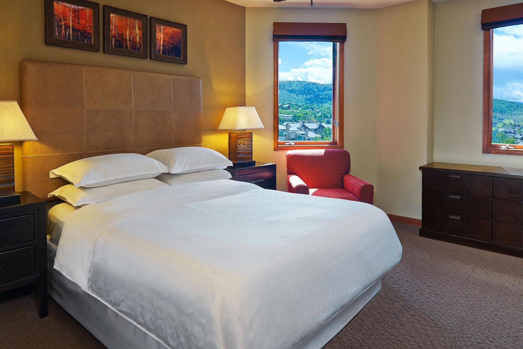 3 Bedroom Villa, Bedroom 1: 1 King, Bedroom 2: 1 Queen, Bedroom 3: 1 Queen, Mountain View