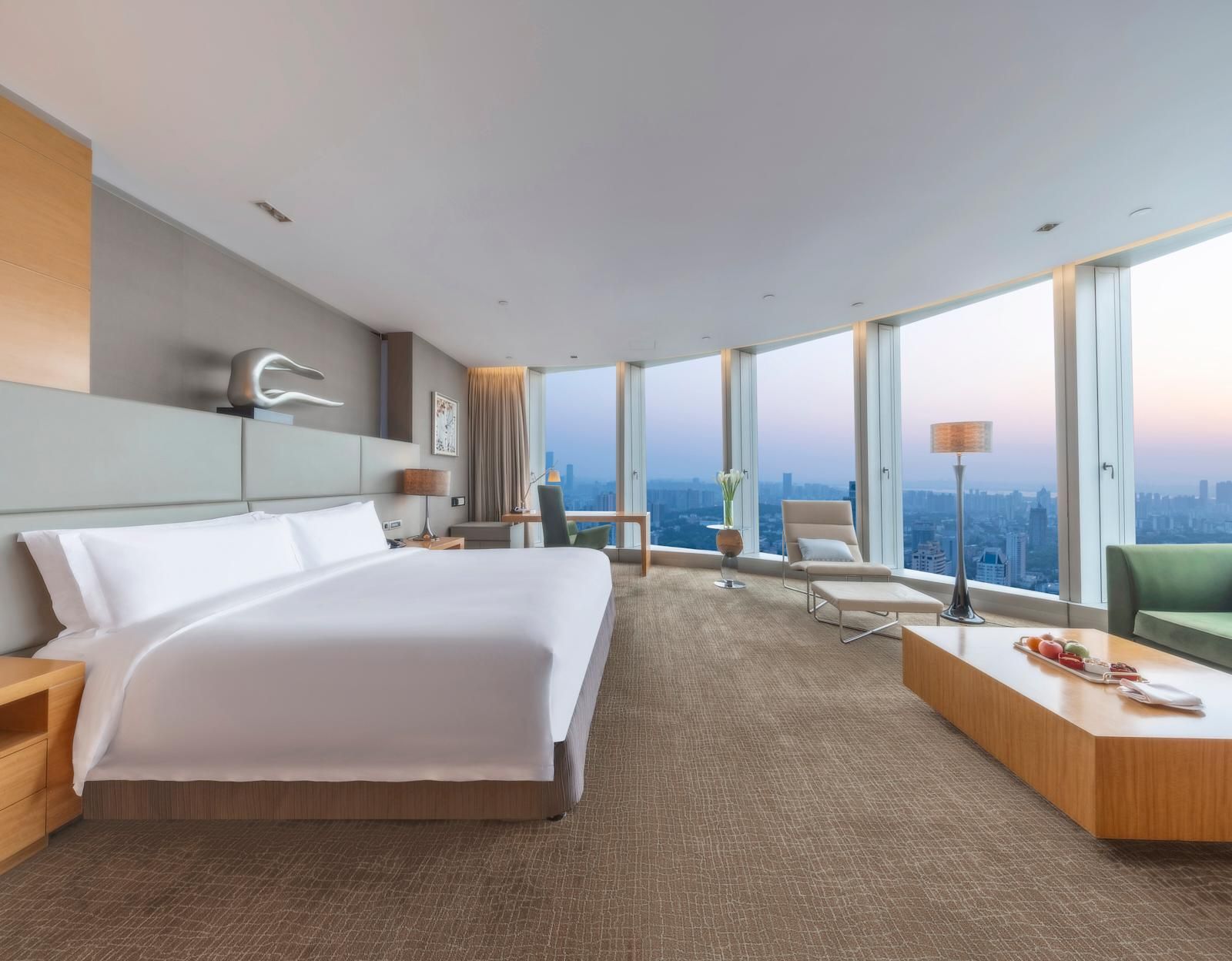 1 King Junior Suite City View Club Lounge Access