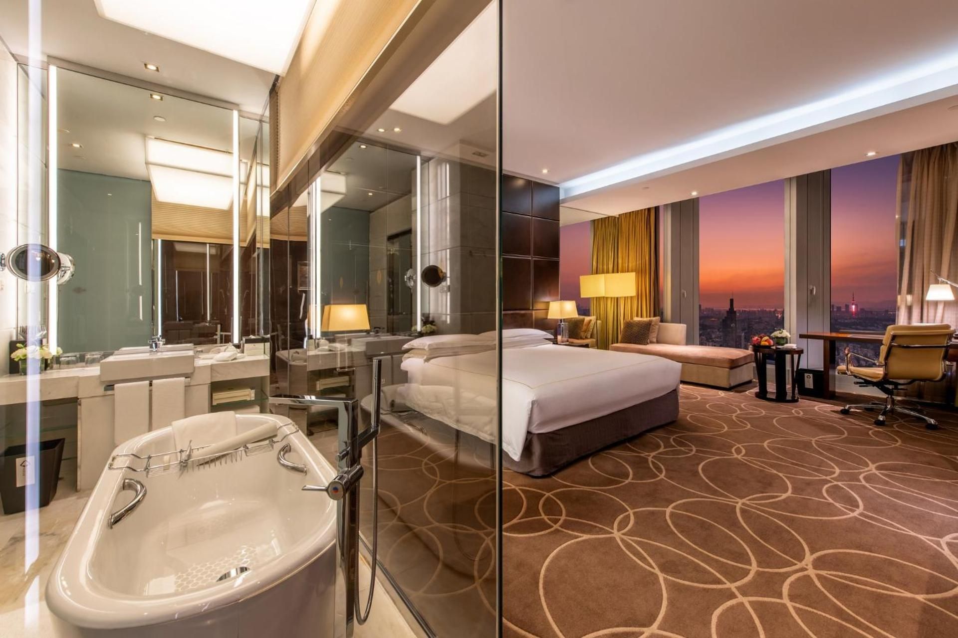 Club King Room