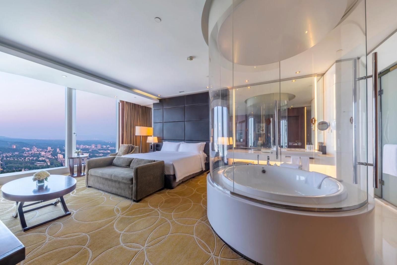 1 King Premium Lake View Lounge Access