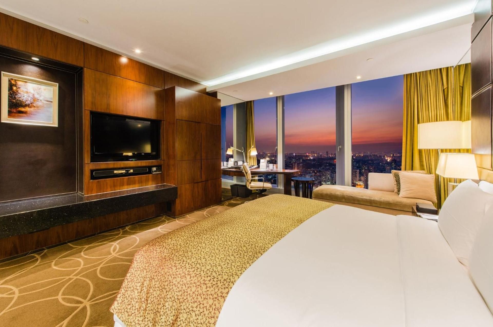 Club King Room