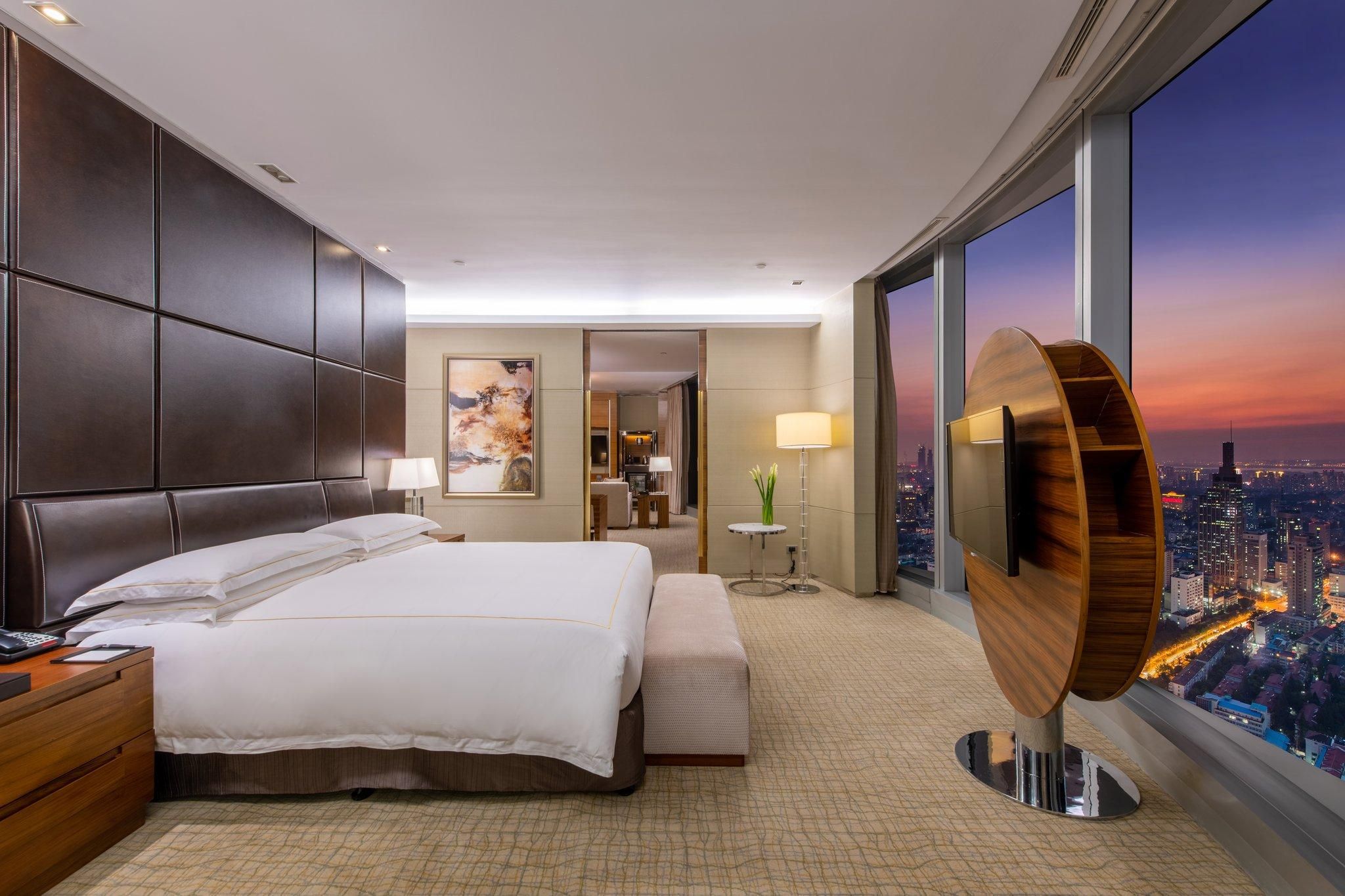 1 Bedroom Suite Lake View