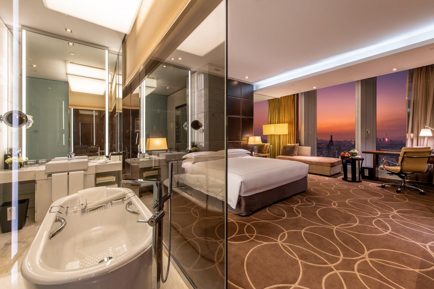 1 King Classic City View High Floor