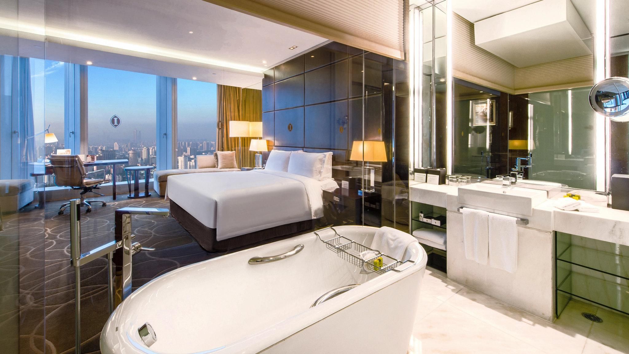 1 King Classic City View High Floor