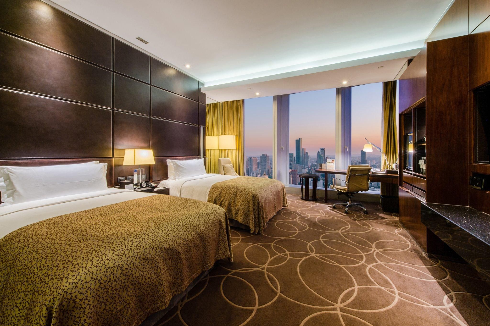 2 Twin Classic City View Lounge Accessible