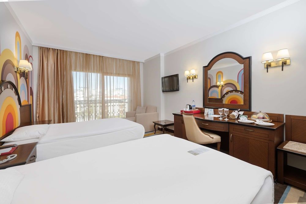 Megasaray Westbeach Antalya Deluxe Room, City View 3