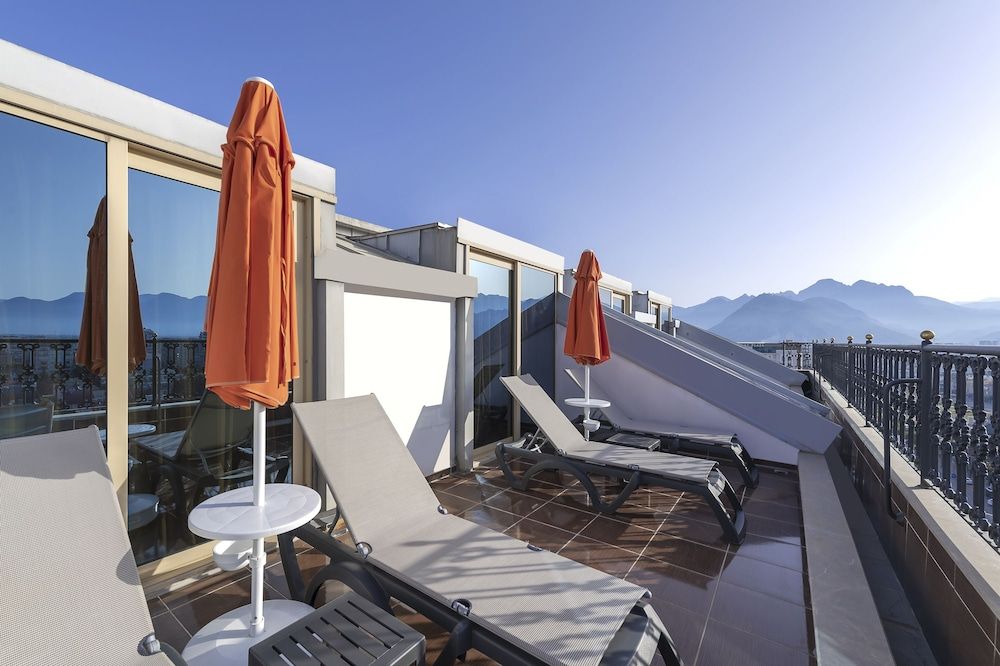 Deluxe Suite (Terrace)