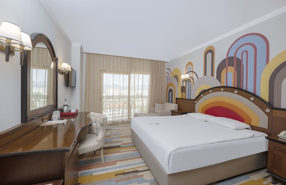Megasaray Westbeach Antalya Deluxe Room, City View 7