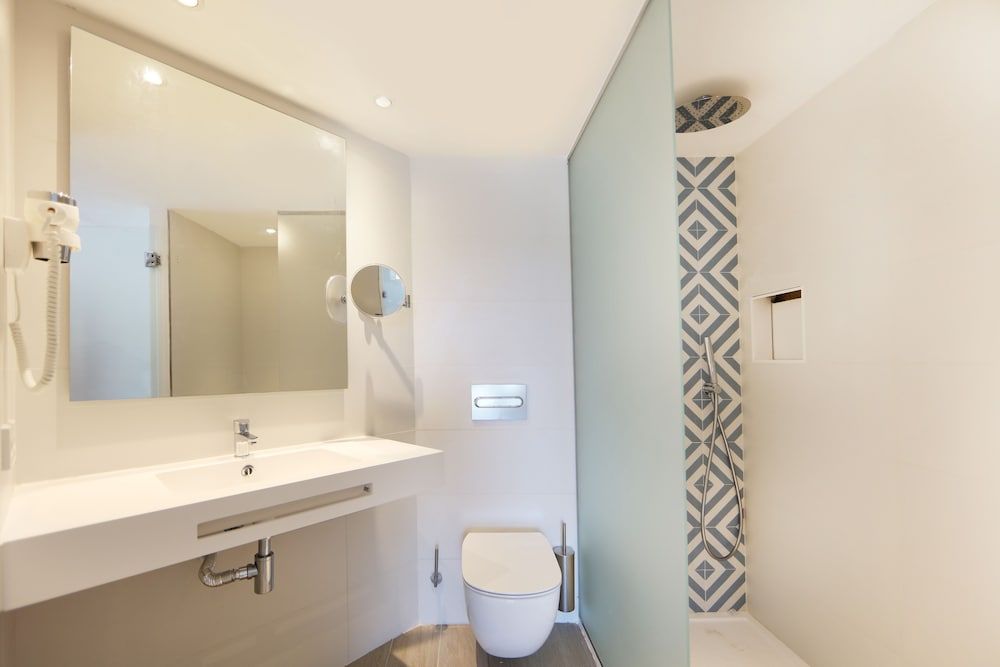 Iberostar Waves Playa de Muro Family Room, Partial Sea View (2 Adults & 2 Children) 8