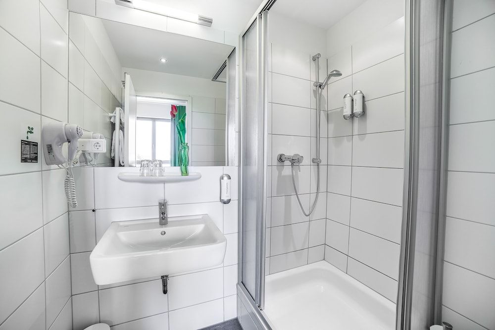 H+ Hotel 4 Youth Berlin Mitte Standard Room 5