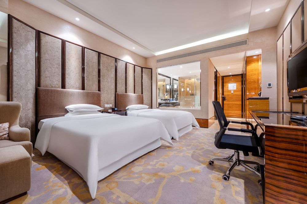 Club Room, 2 Twin Beds, City View