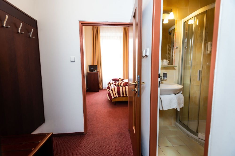 Hotel Petr Standard Twin Room, 2 Twin Beds 5