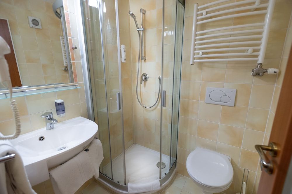 Hotel Petr Standard Twin Room, 2 Twin Beds 4