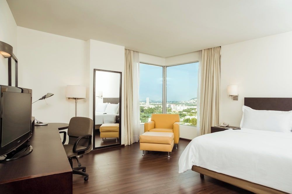 Fiesta Inn Monterrey Tecnológico Junior Suite