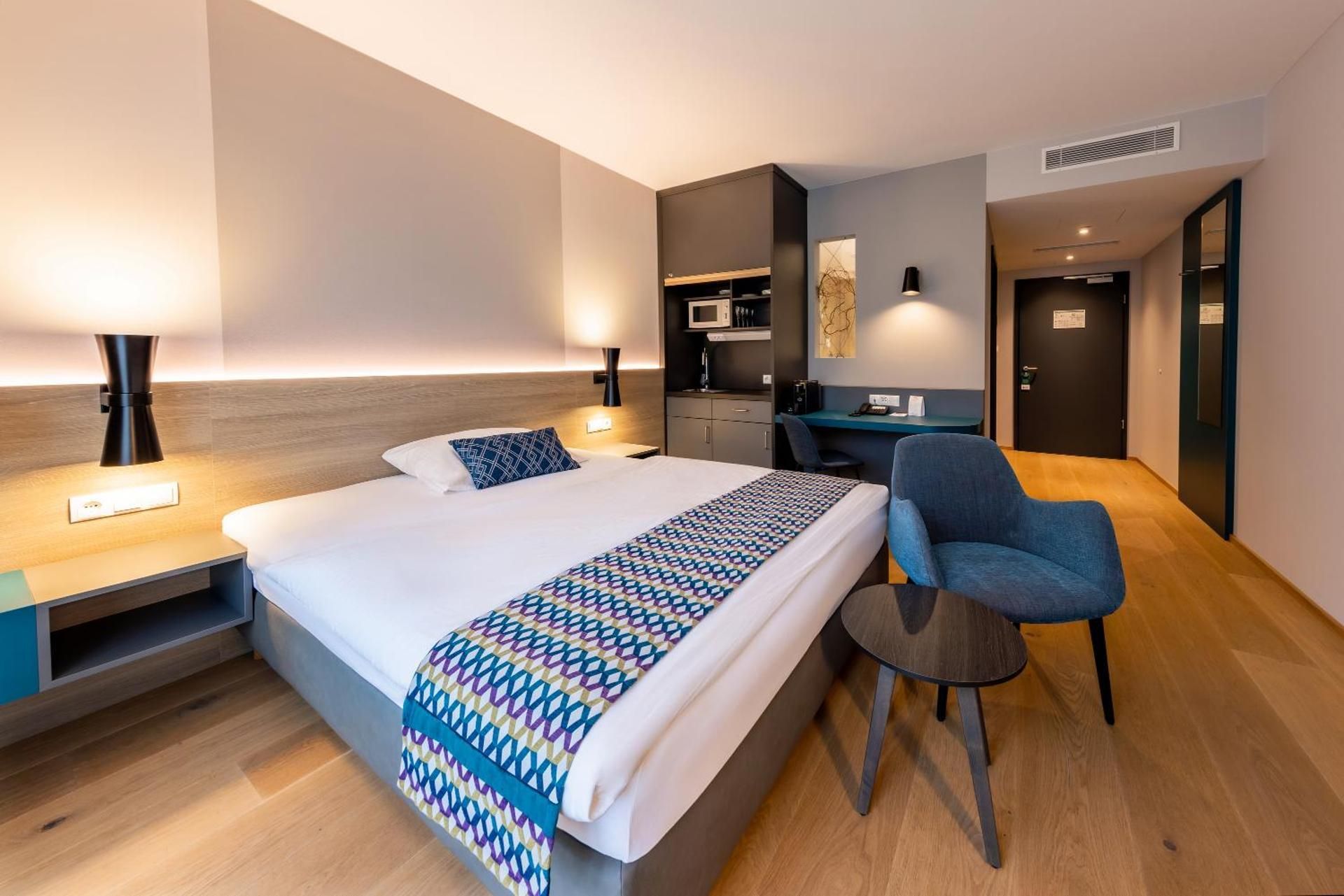 Comfort Queen Room