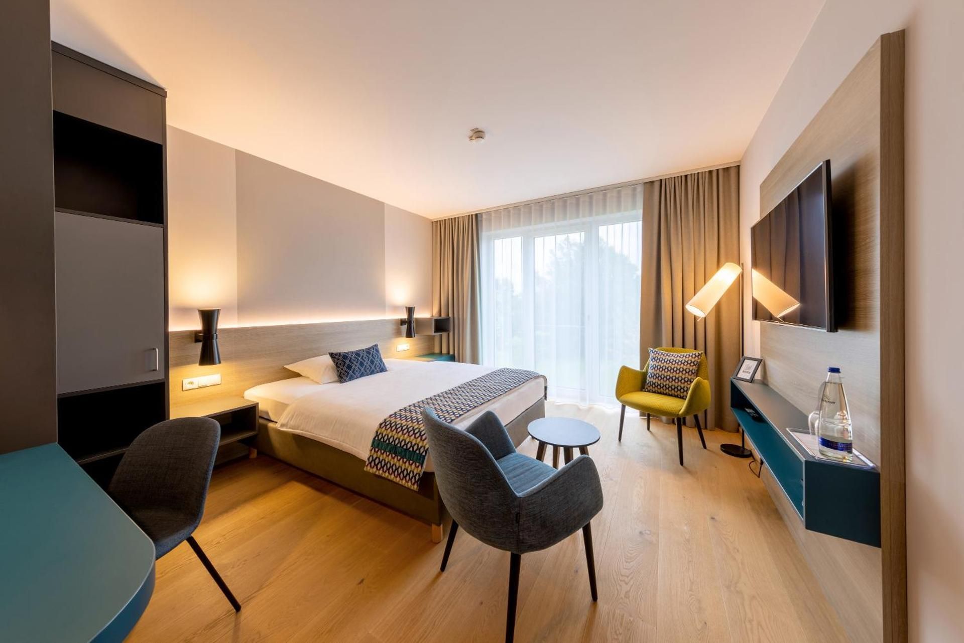Standard Queen Room