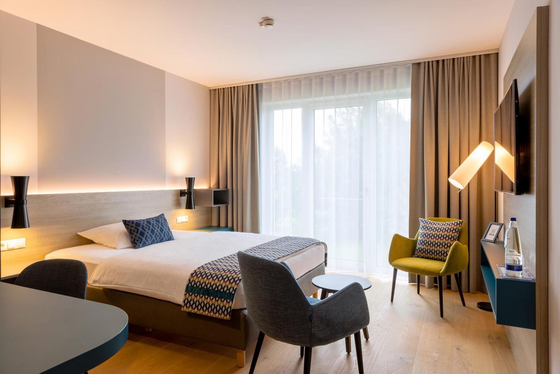 Standard Queen Room