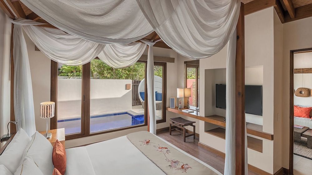 Crimson Resort and Spa Mactan Private Pool Villa