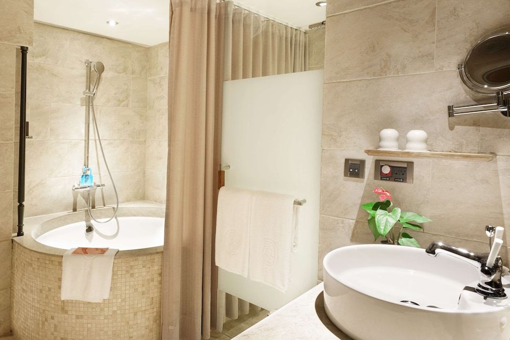 Palais de Chine Hotel Superior Room, 1 King with combined Bed (Paid Parking NT$500 per day) 5