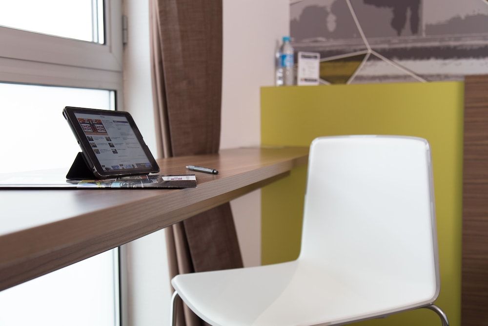 Brit Hotel Toulouse Colomiers - L'Esplanade Superior Double Room 7
