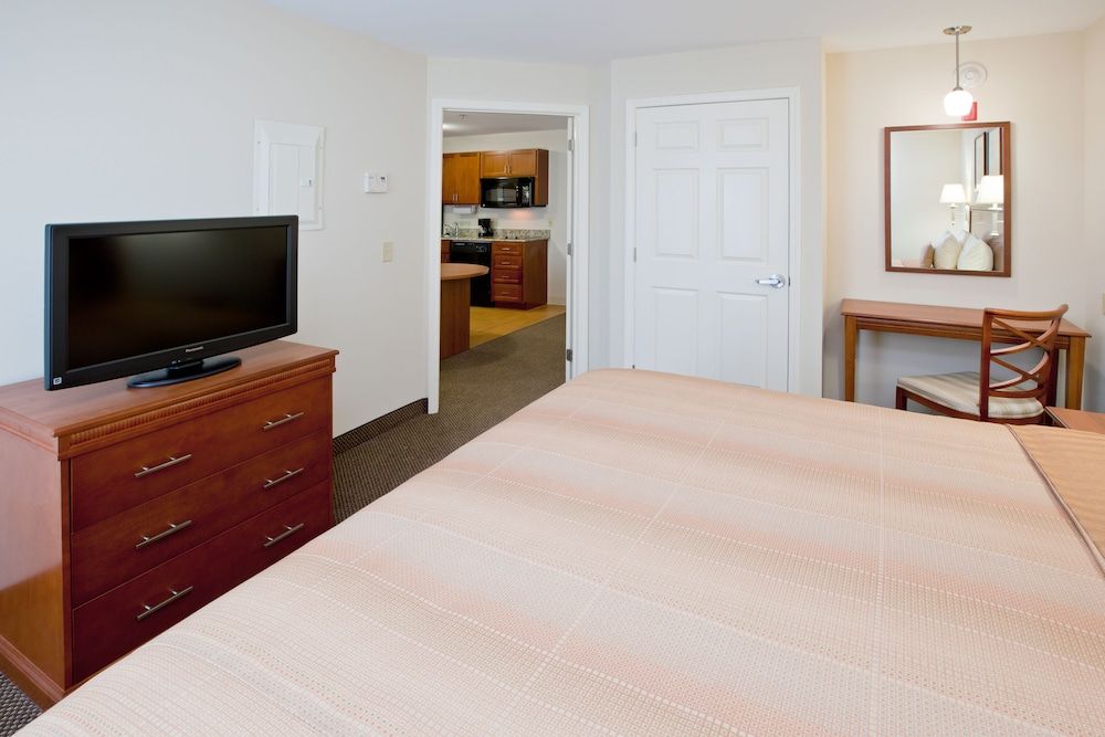 Suite, 1 King Bed, Accessible (Comm Access)