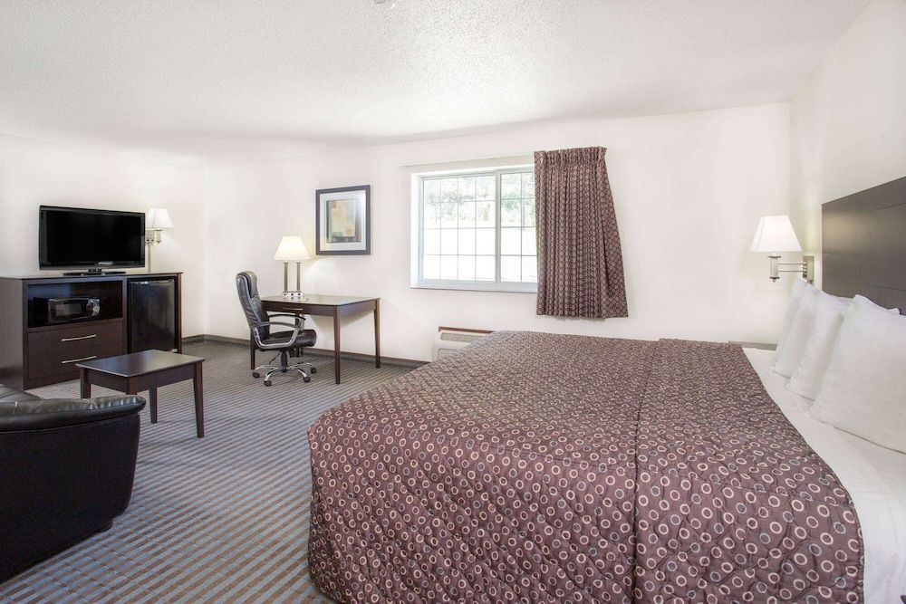 Suite, 1 King Bed, Non Smoking