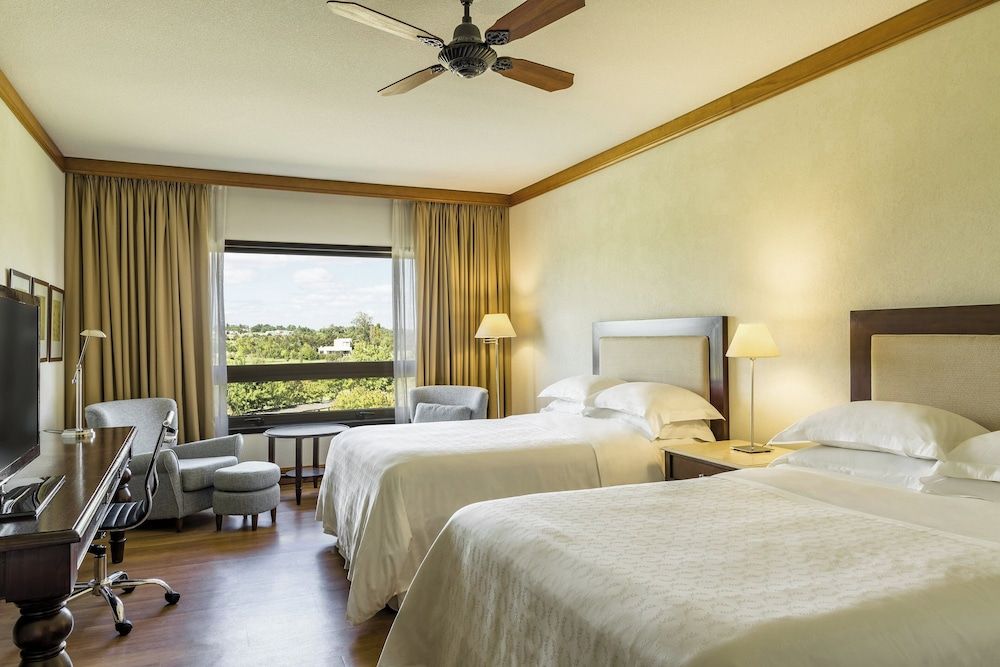Room, 2 Twin Beds, Golf View